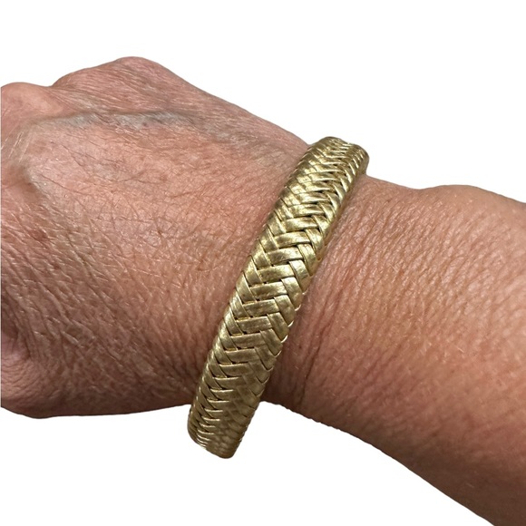 Gold Woven Magnetic Close Bangle Bracelet - Picture 7 of 8